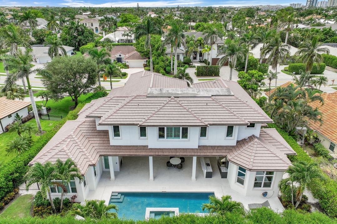 569 Neapolitan Way, Naples, FL 34103