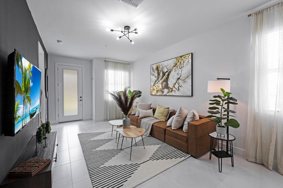 3040 Thomasson Dr, Naples, FL 34112