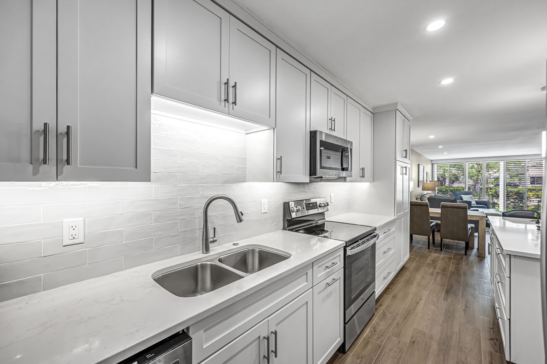 232 Banyan Blvd, Naples, FL 34102