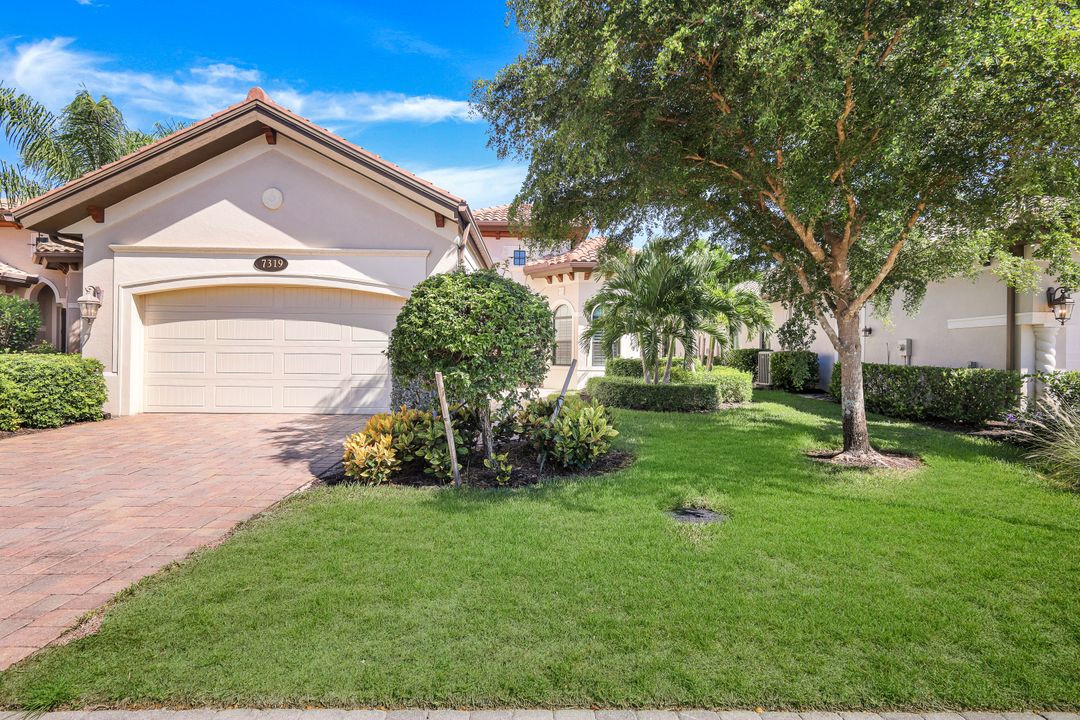7319 Lantana Cir, Naples, FL 34119
