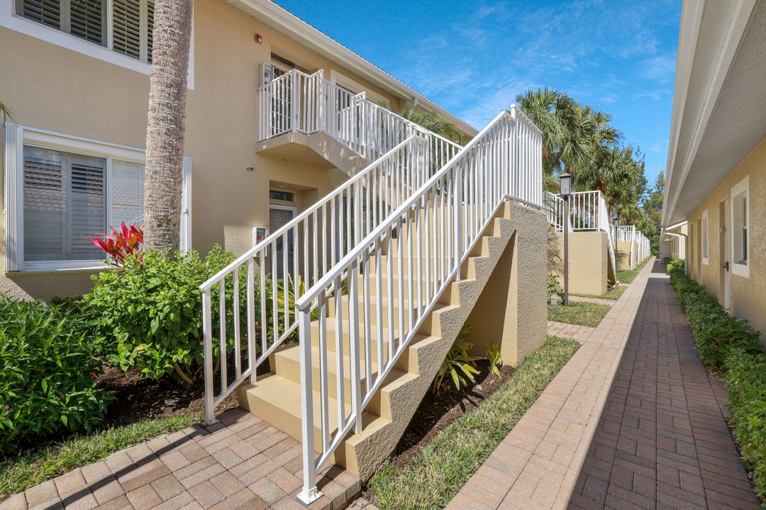 2360 Hidden Lake Ct #10, Naples, FL 34112