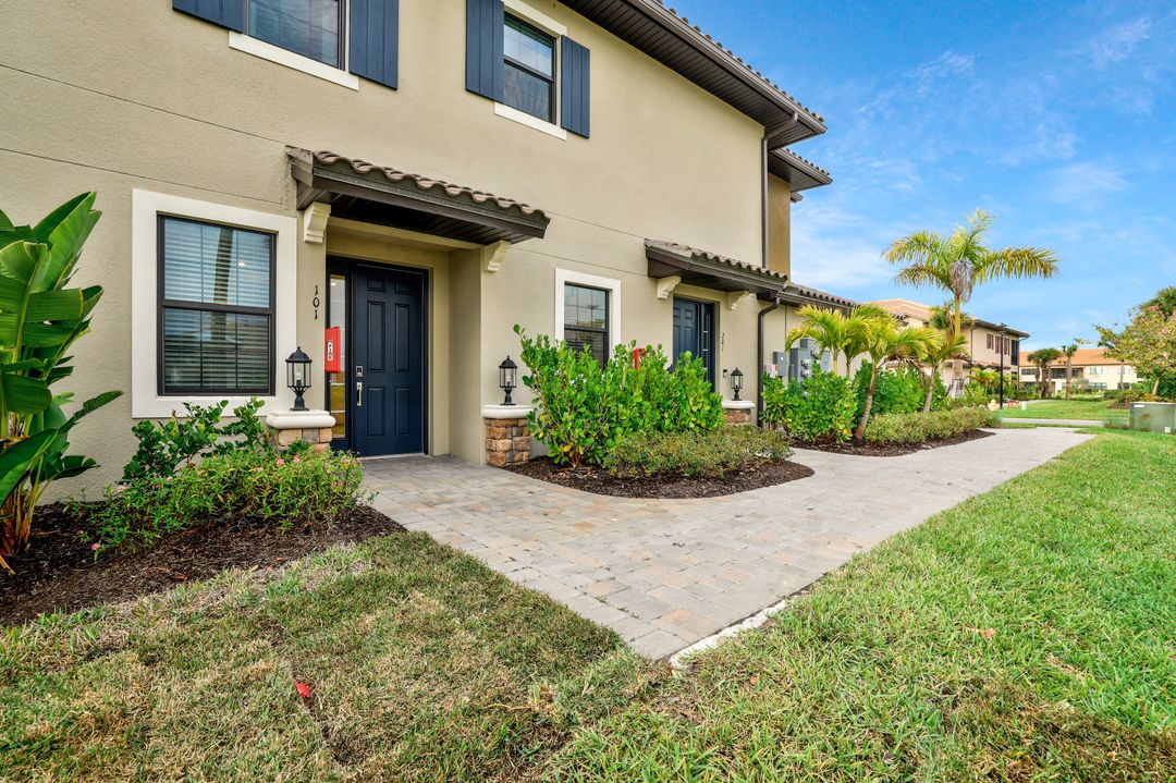 15336 Lucerna St #101, Naples, FL 34114