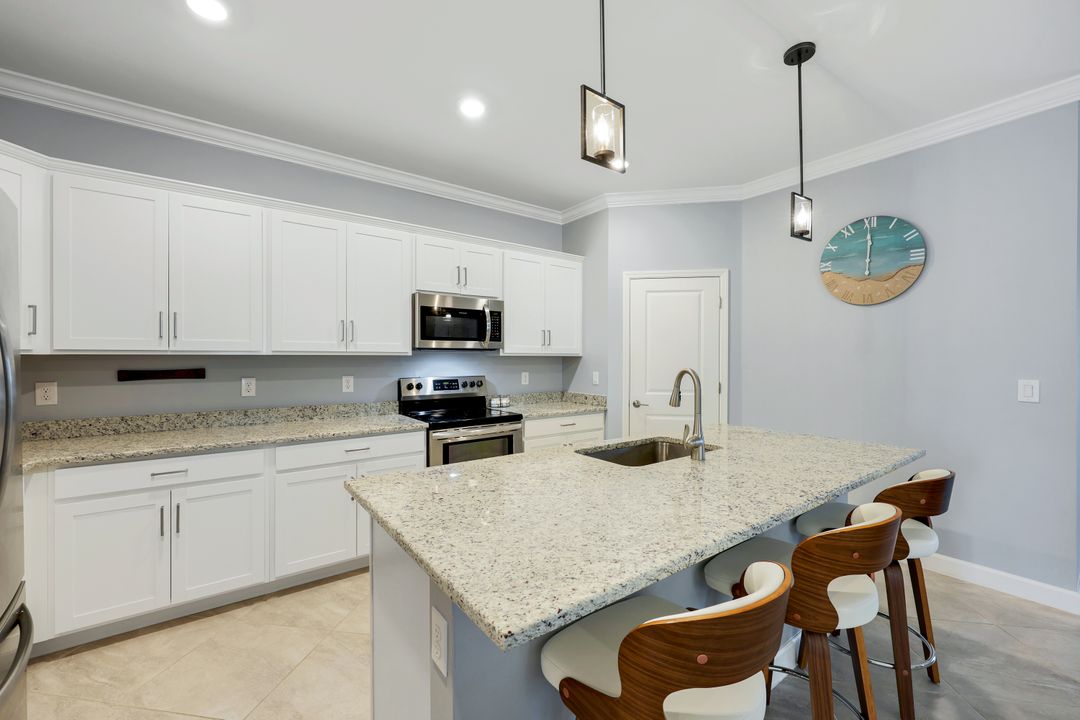 13824 Pine Lodge Ln, Fort Myers, FL 33913