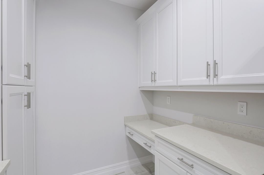 7473 Rockefeller Dr, Naples, FL 34119