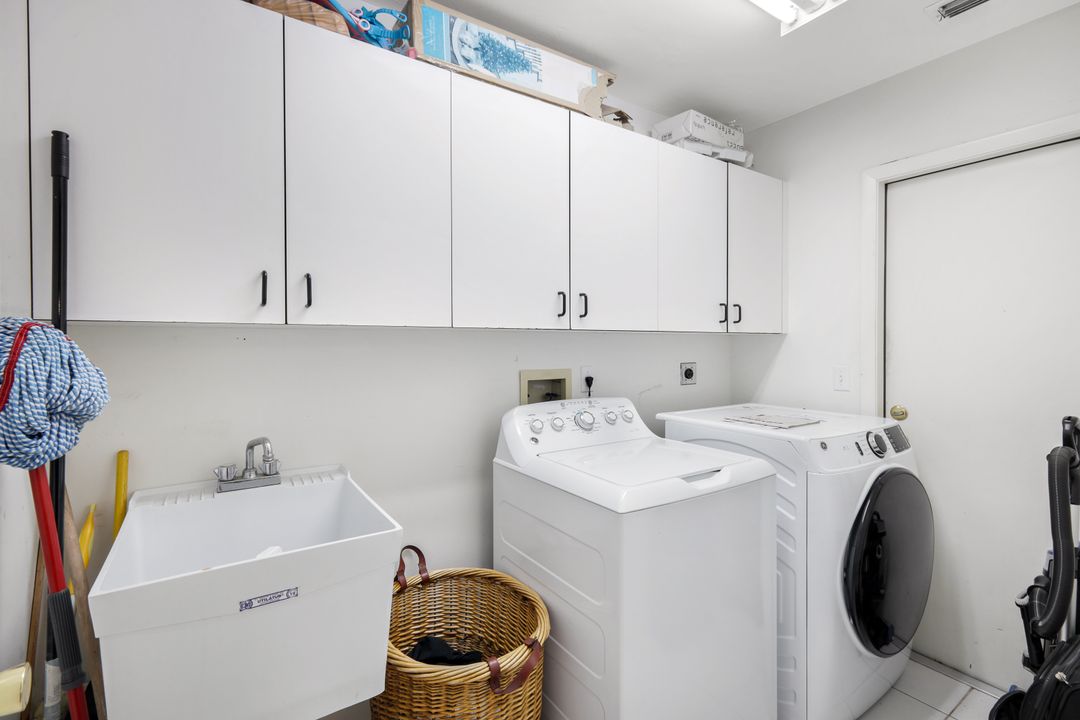 161 20th Ave NW, Naples, FL 34120