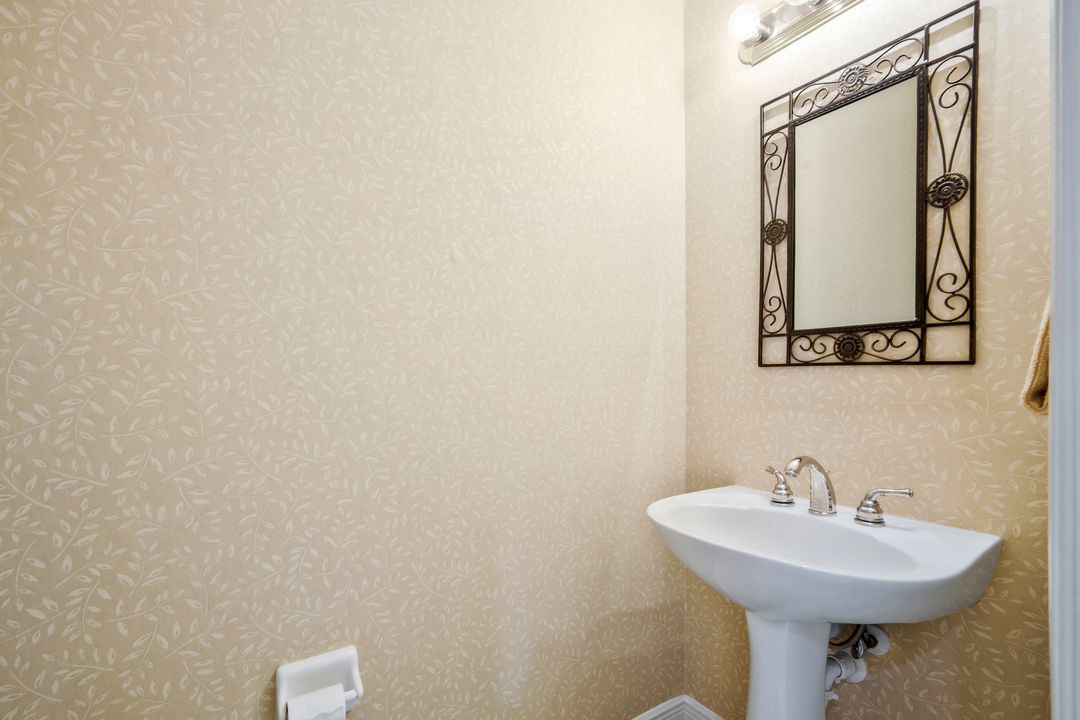 13860 Avon Park Cir #104, Fort Myers, FL 33912