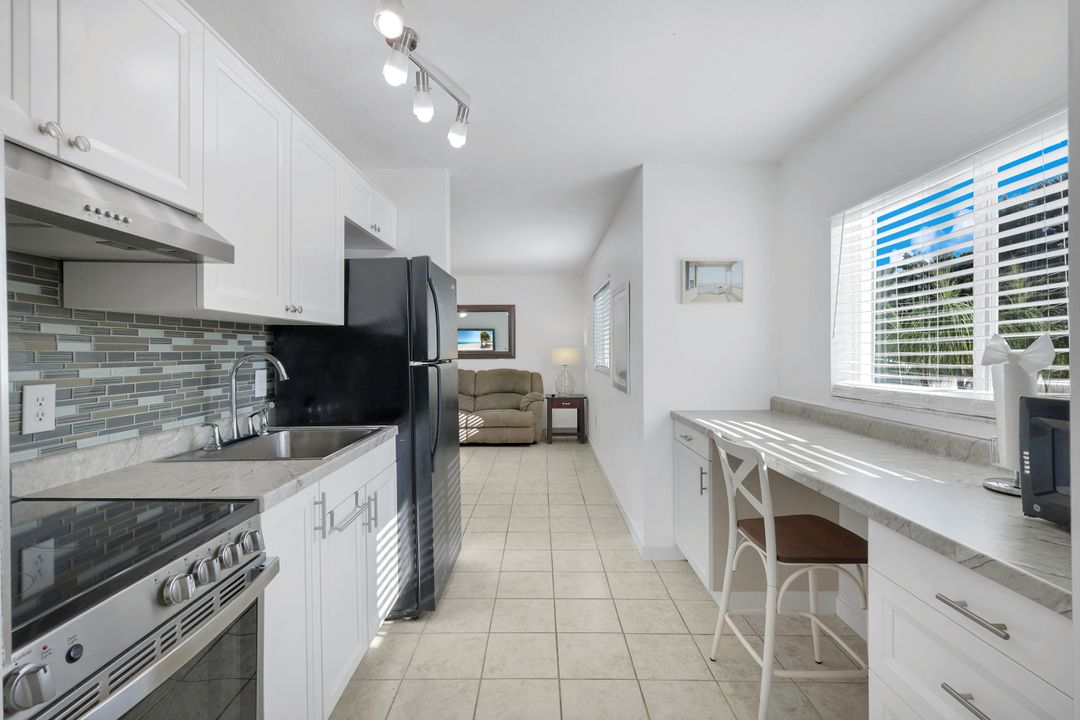 8148 Country Rd #101, Fort Myers, FL 33919