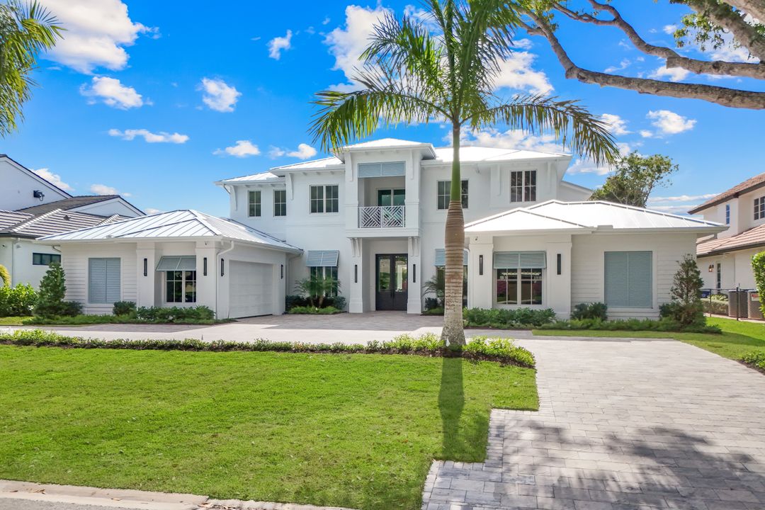 726 Riviera Dr, Naples, FL 34103