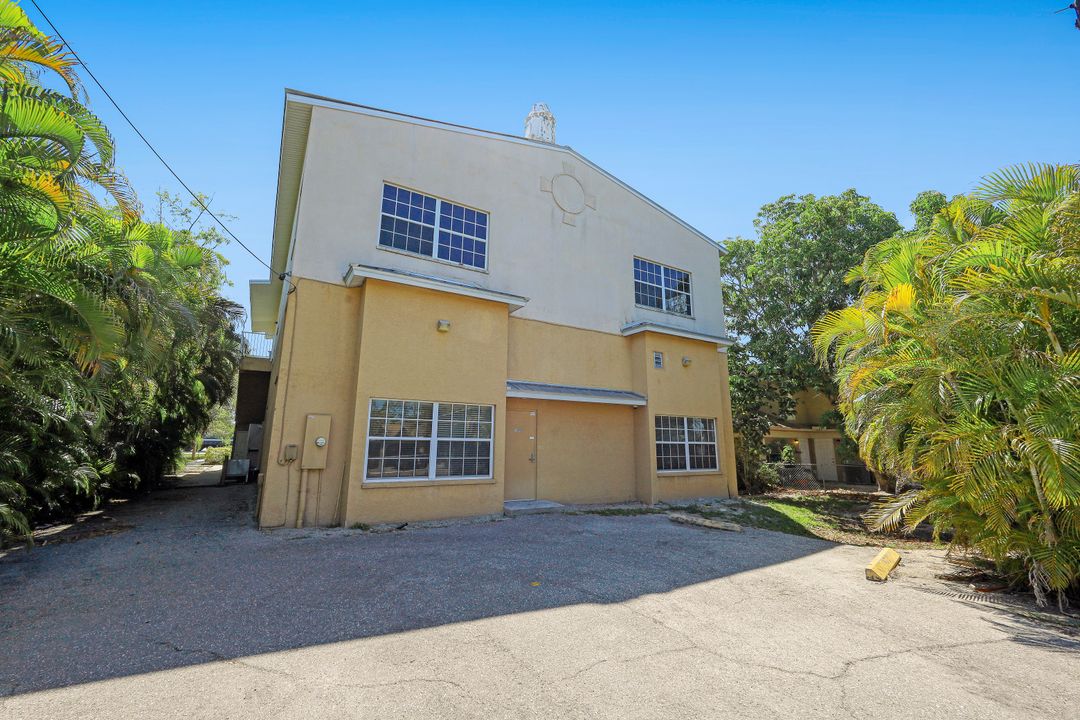 11387 Tamiami Trail E, Naples, FL 34113