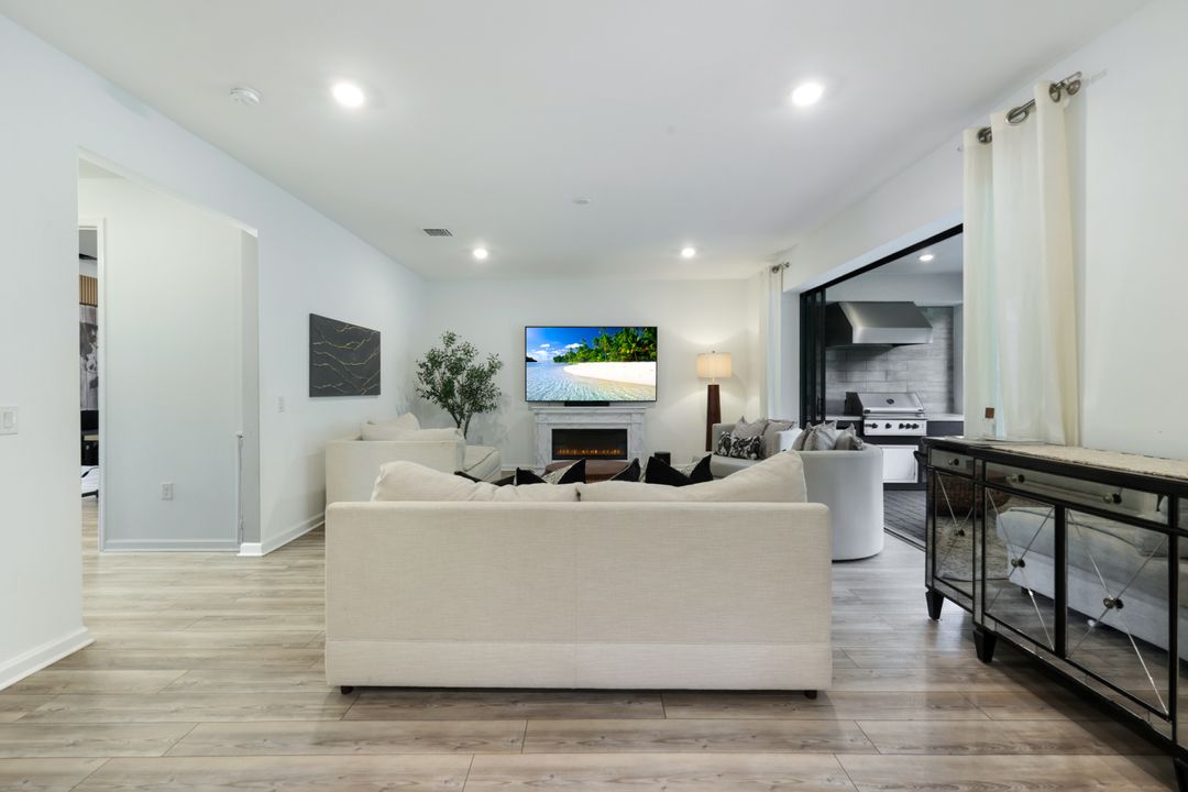 10427 Ventana Ln, Naples, FL 34120