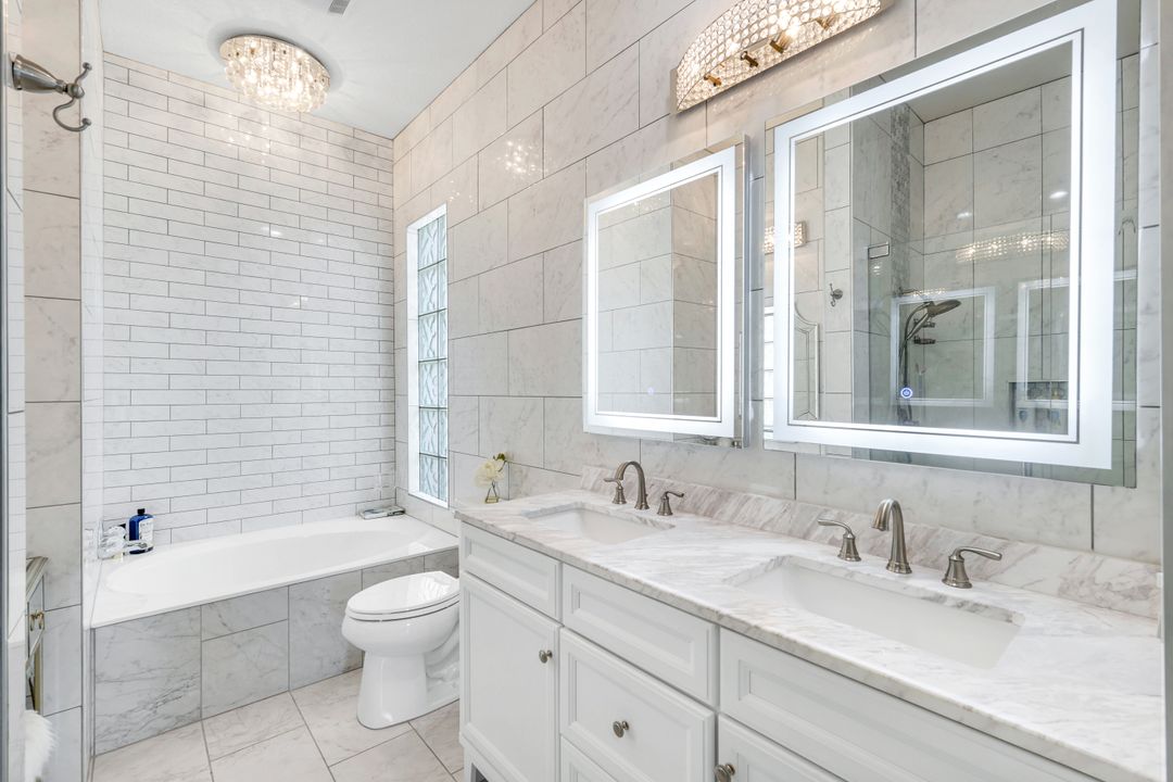 4338 Queen Elizabeth Way, Naples, FL 34119