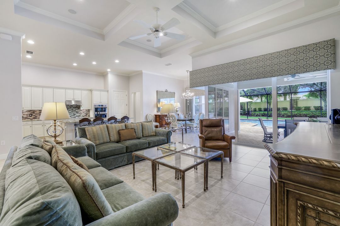 9266 Quarry Dr, Naples, FL 34120