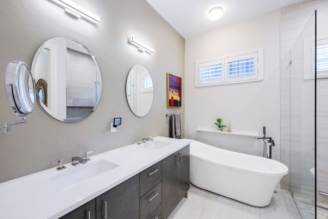 6053 Dogleg Dr, Naples, FL 34113