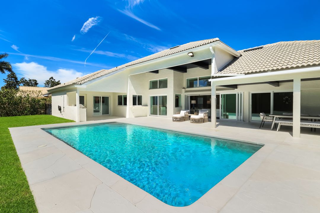 812 Tallow Tree Ct, Naples, FL 34108