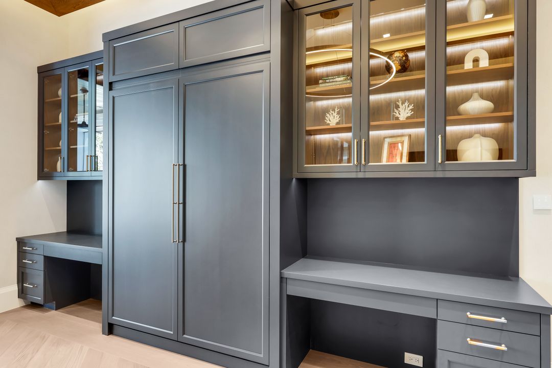 476 Palm Cir W, Naples, FL 34102