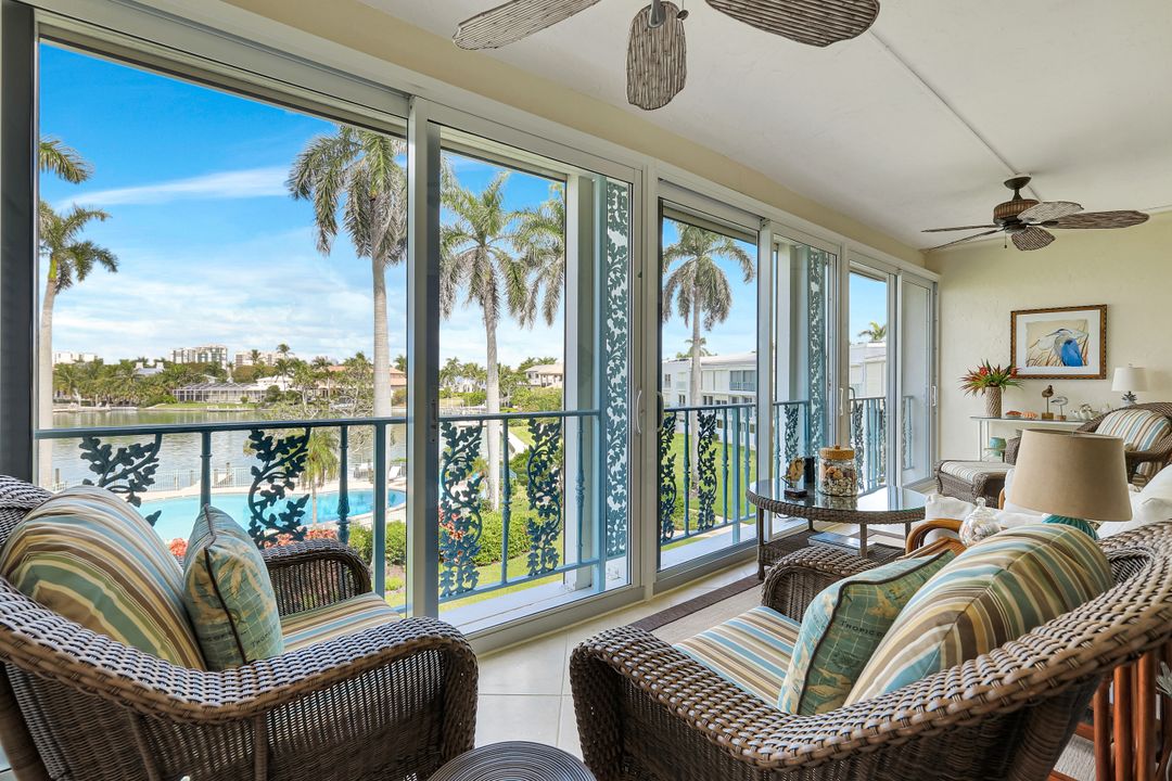 383 Harbour Dr #304, Naples, FL 34103