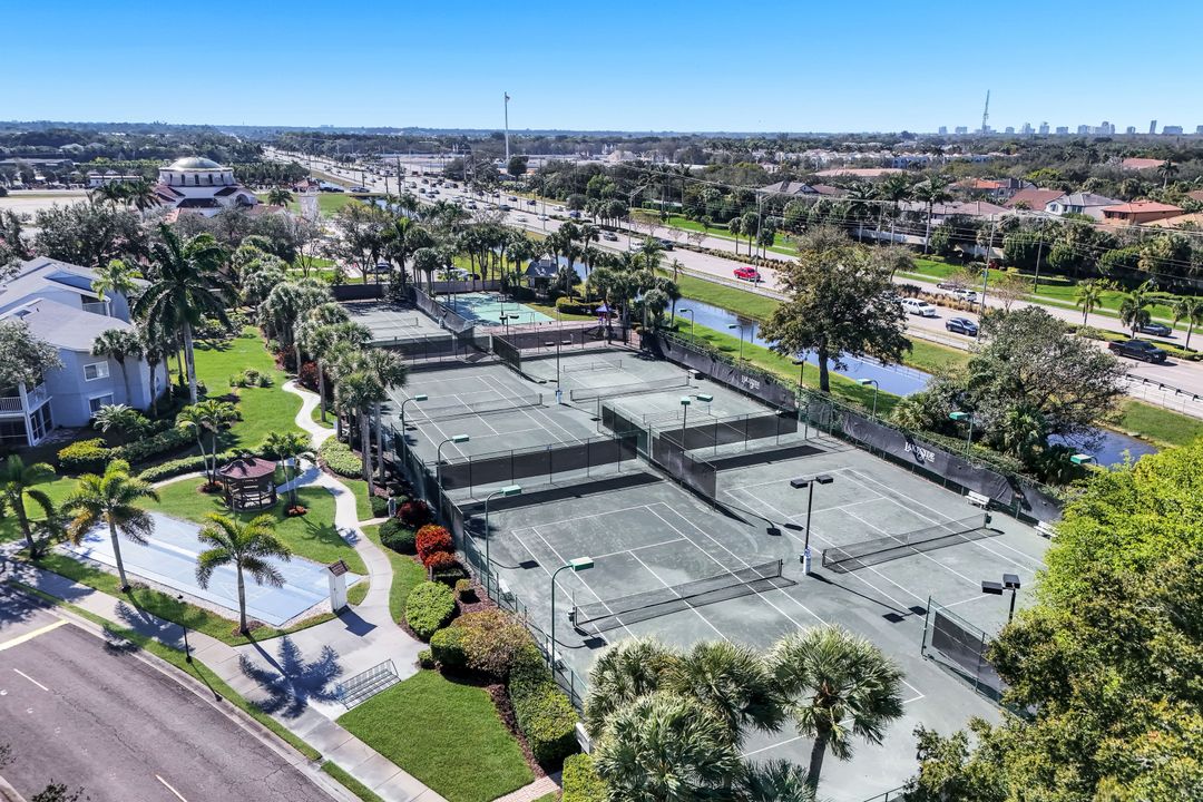 2626 Sailors Way, Naples, FL 34109