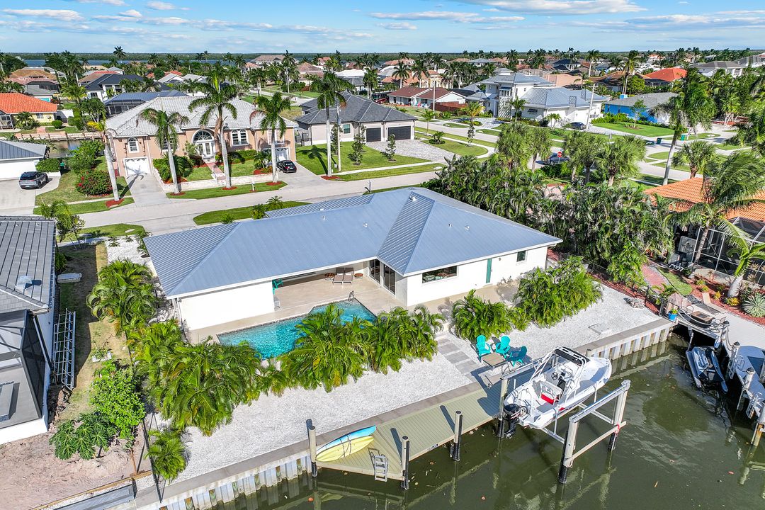 318 Grapewood Ct, Marco Island, FL 34145