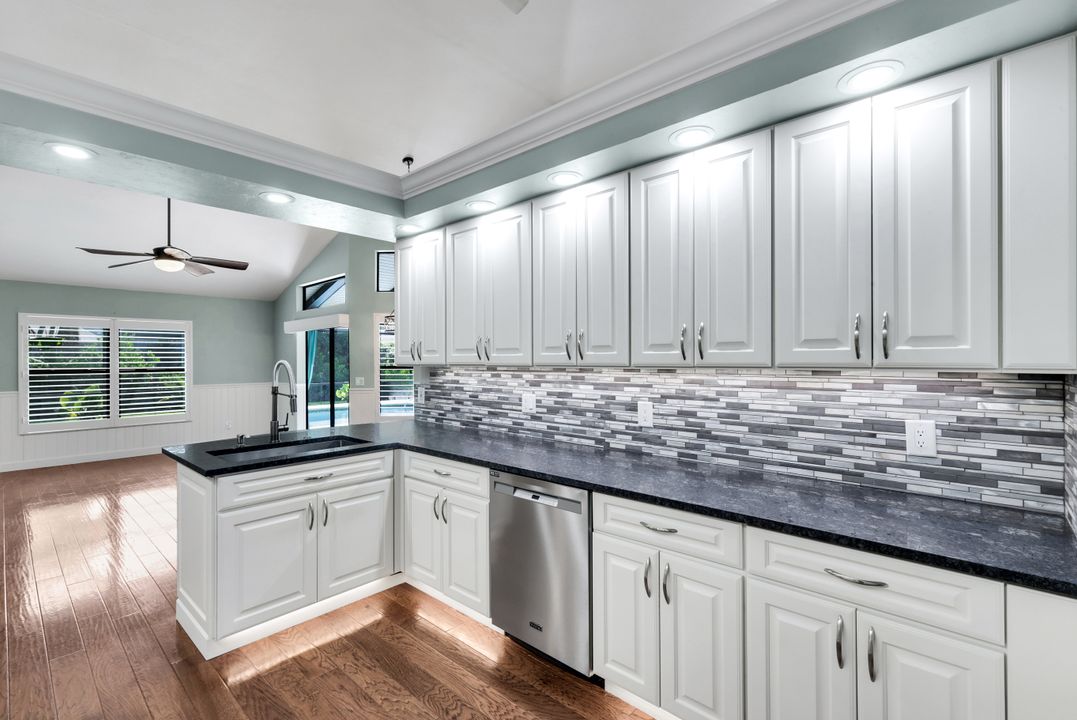 520 Raven Way, Naples, FL 34110