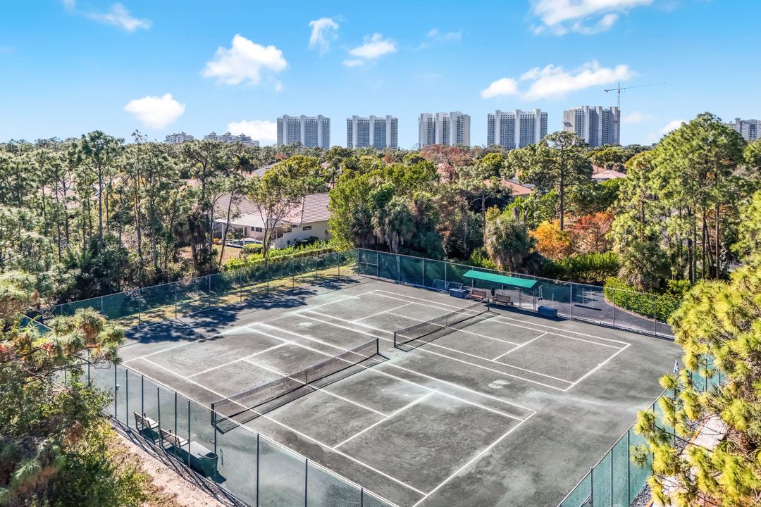 524 Lake Louise Cir #504, Naples, FL 34110