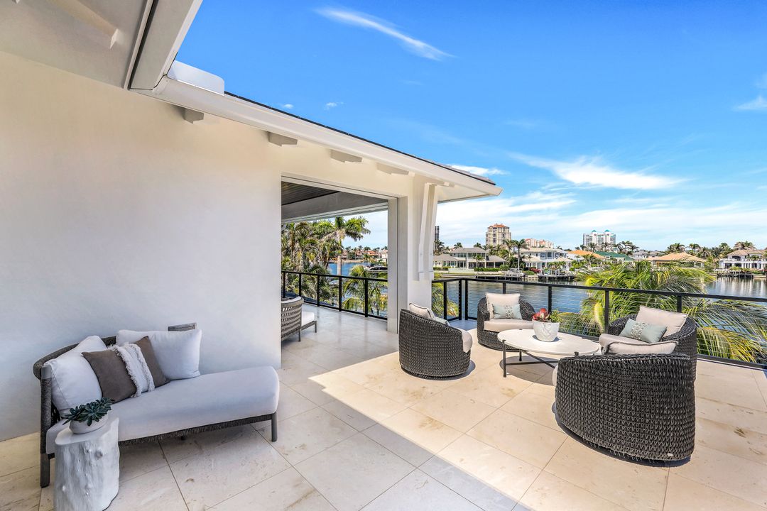 403 Neapolitan Way, Naples, FL 34103