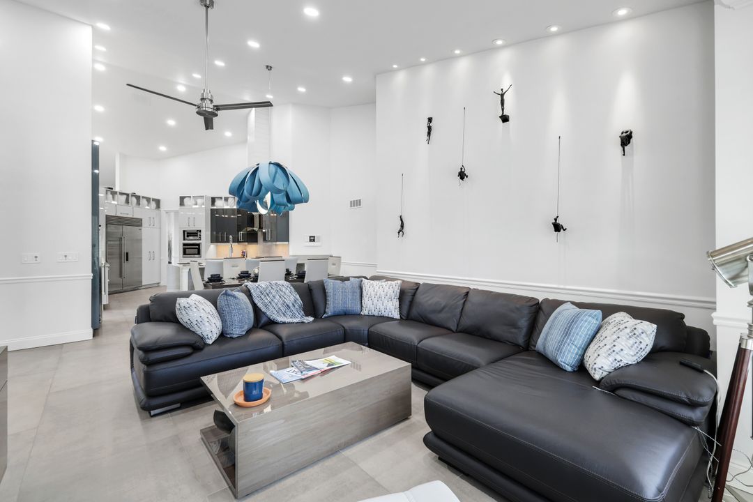9245 The Ln, Naples, FL 34109