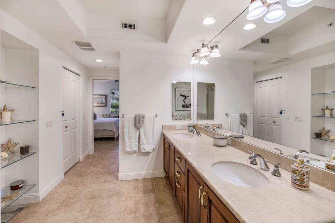 975 Sandpiper St  #A-105, Naples, FL 34102