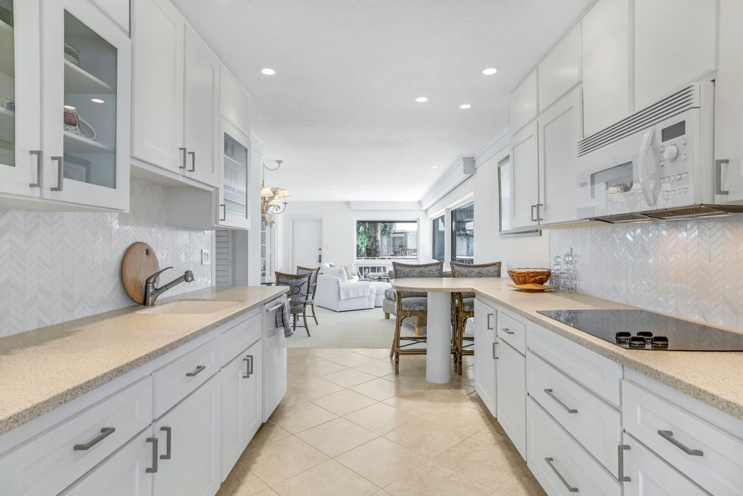 1851 Gulf Shore Blvd N #15, Naples, FL 34102