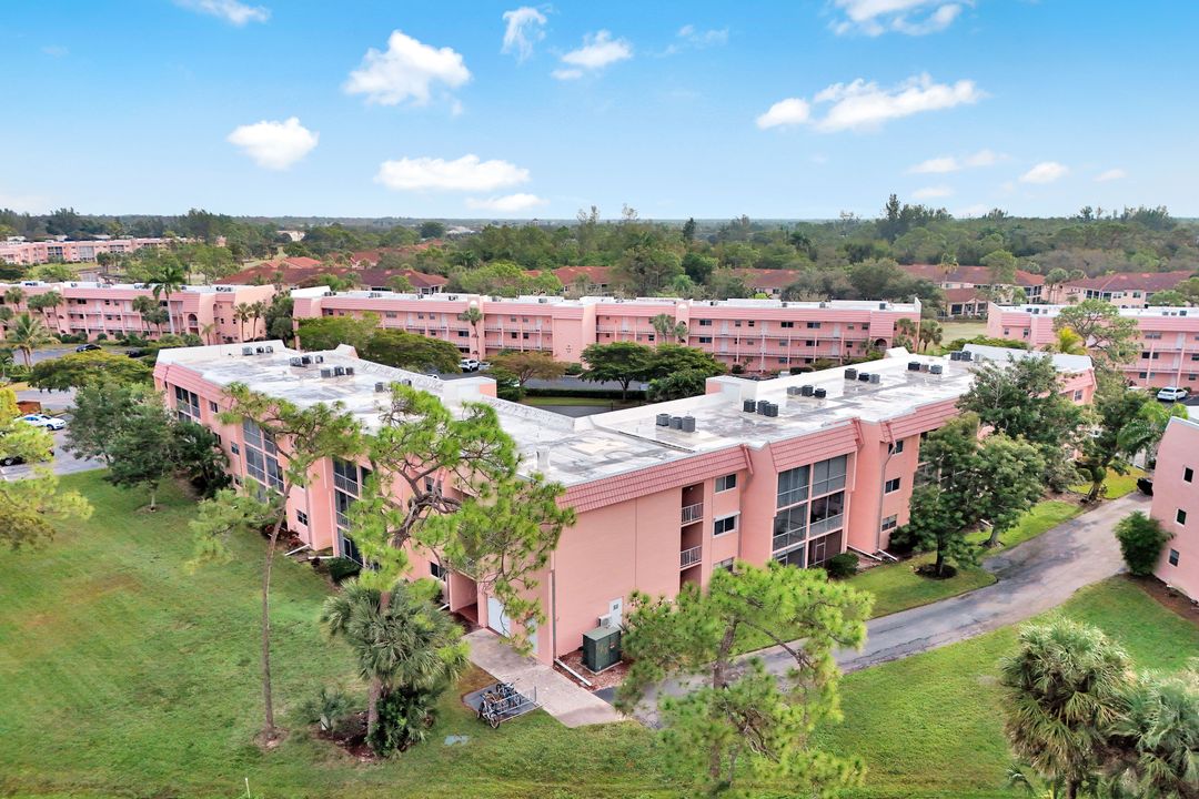 170 Turtle Lake Ct  #109, Naples, FL 34105