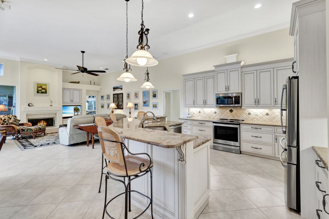 3750 Lakemont Dr, Bonita Springs, FL 34134