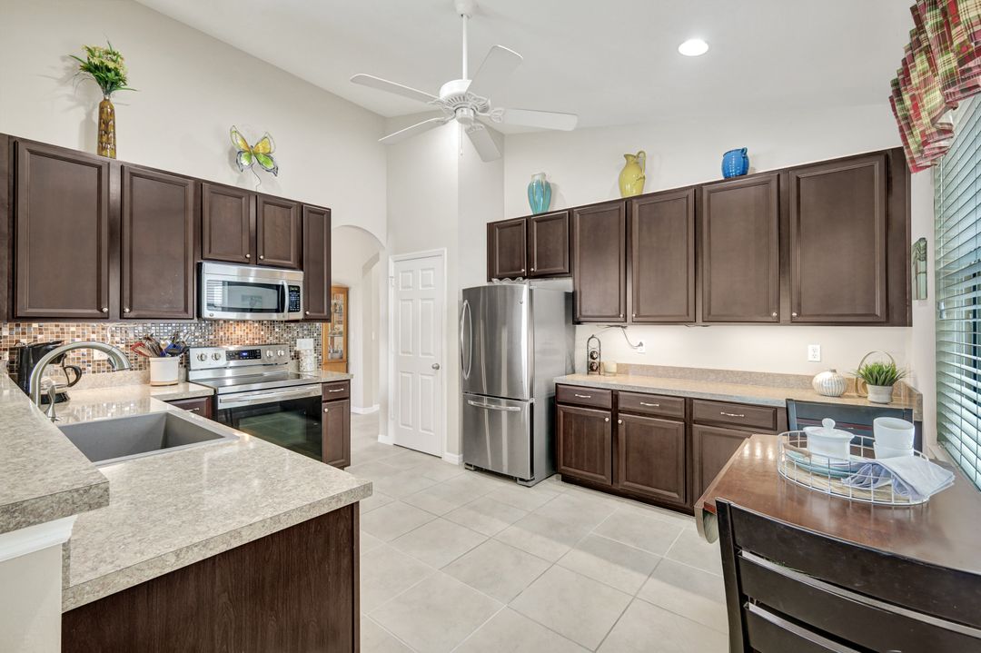 8627 Sumner Ave, Fort Myers, FL 33908
