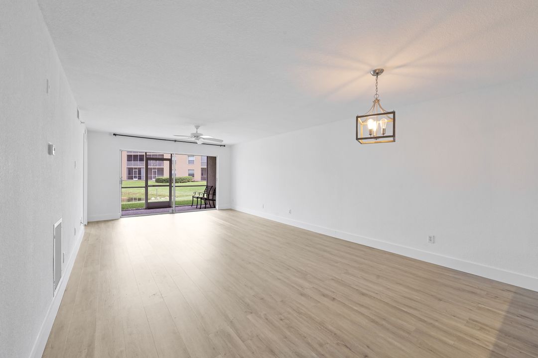 9650 Victoria Ln #B-102, Naples, FL 34109