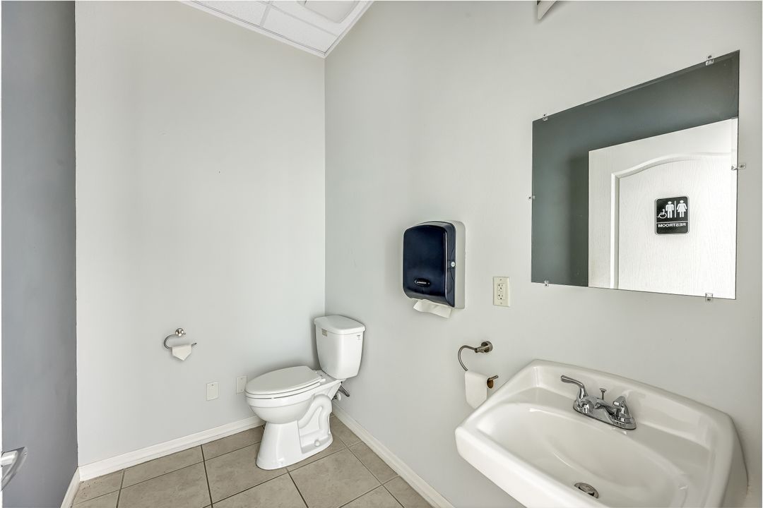 1212 Country Club Blvd #301 & 302, Cape Coral, FL 33990