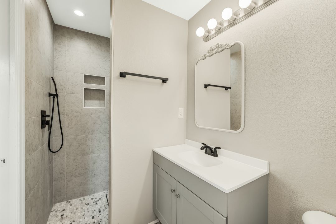 1913 NE 4th Ter, Cape Coral, FL 33909