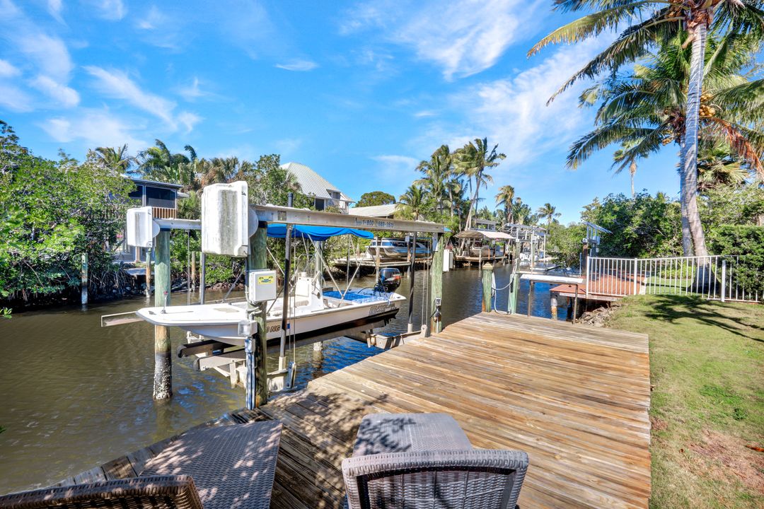 1285 Grand Canal Dr, Naples, FL 34110