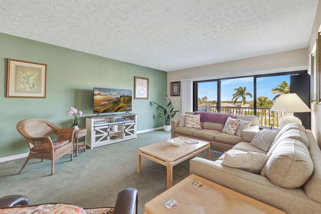 60 W Pelican St #401, Naples, FL 34113