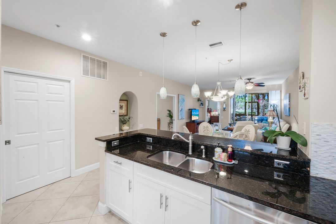 8239 Parkstone Pl #107, Naples, FL 34120