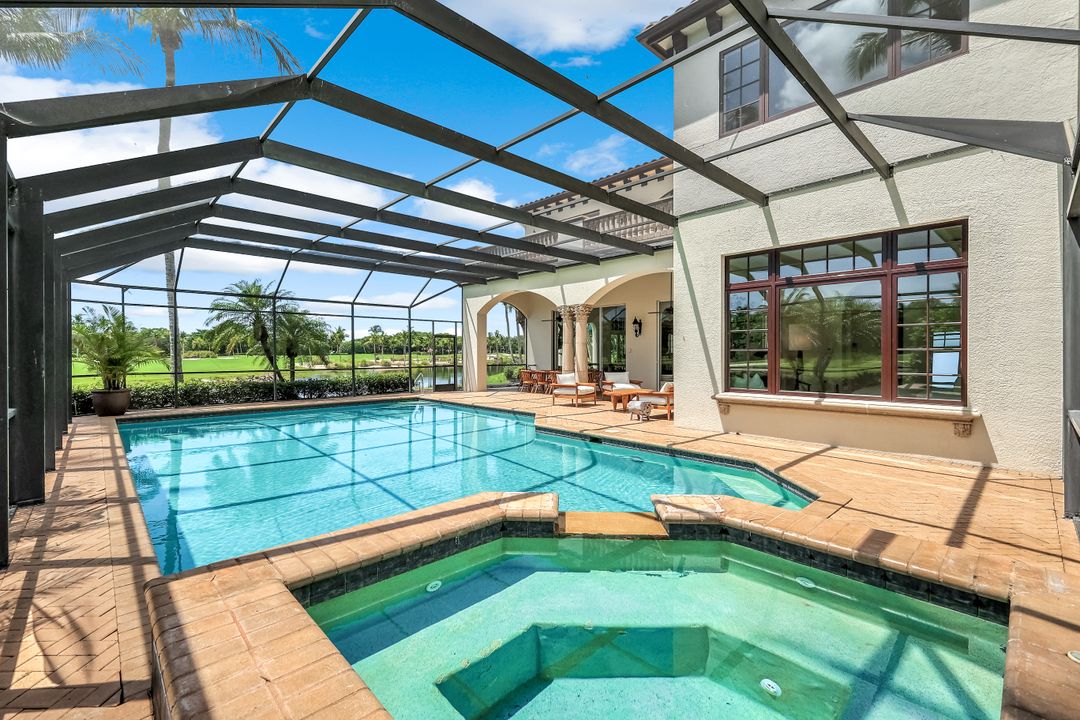 2861 Capistrano Way, Naples, FL 34105