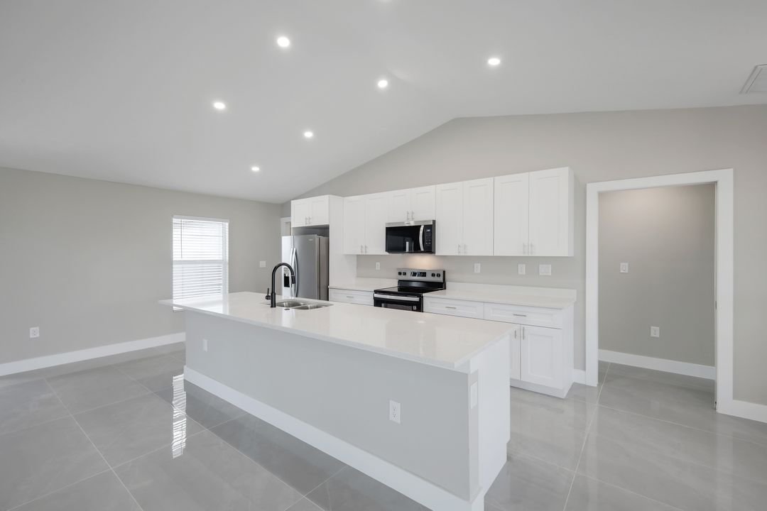 2208 NE 23rd Ave, Cape Coral, FL 33909