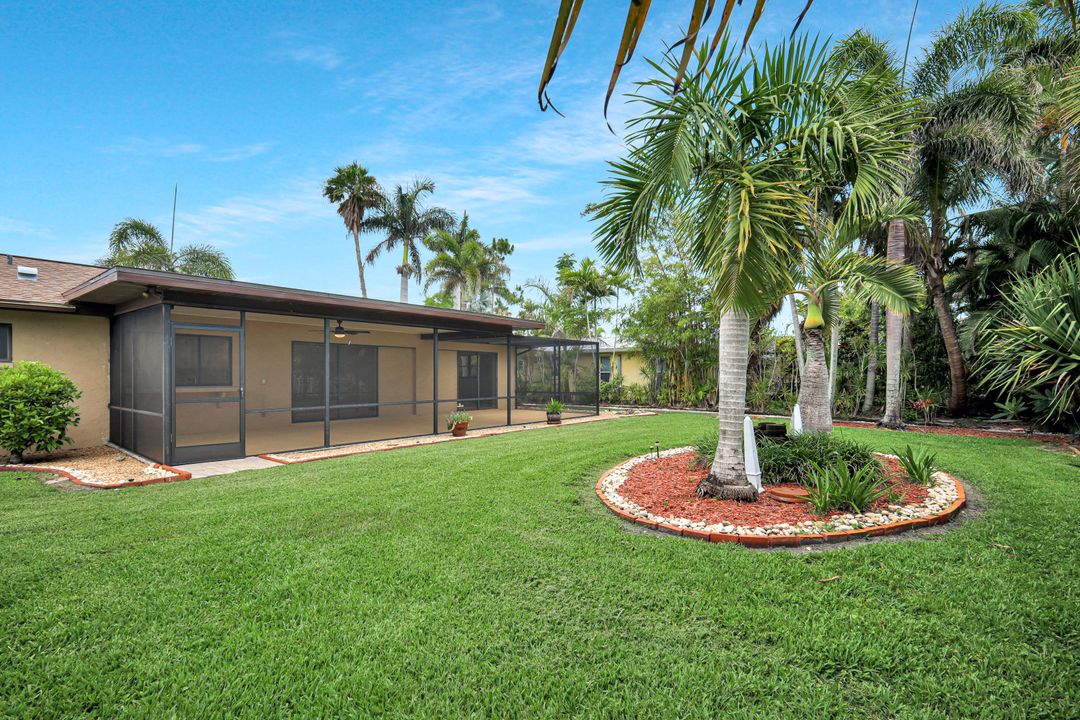900 SW 54th Ln, Cape Coral, FL 33914