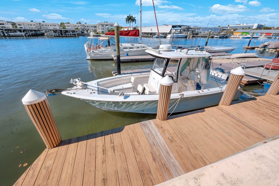 800 River Point Dr #212, Naples, FL 34102