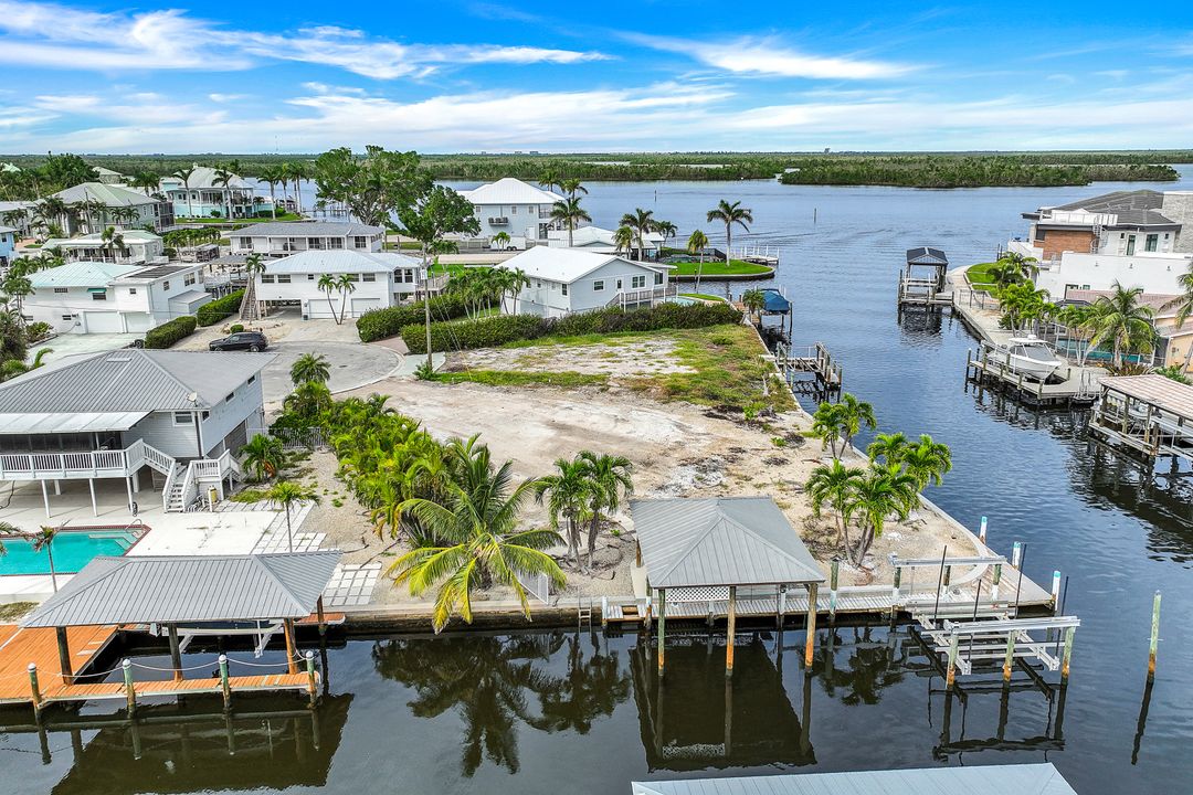 20 Avenida Carita, Fort Myers Beach, FL 33931