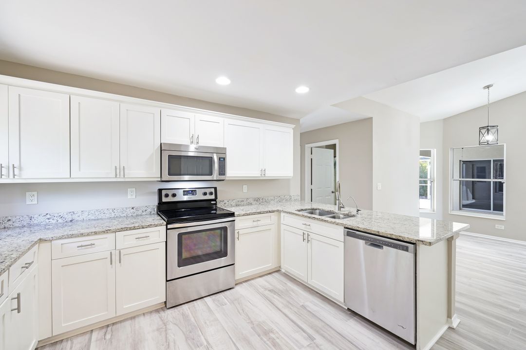 320 19th St NW, Naples, FL 34120