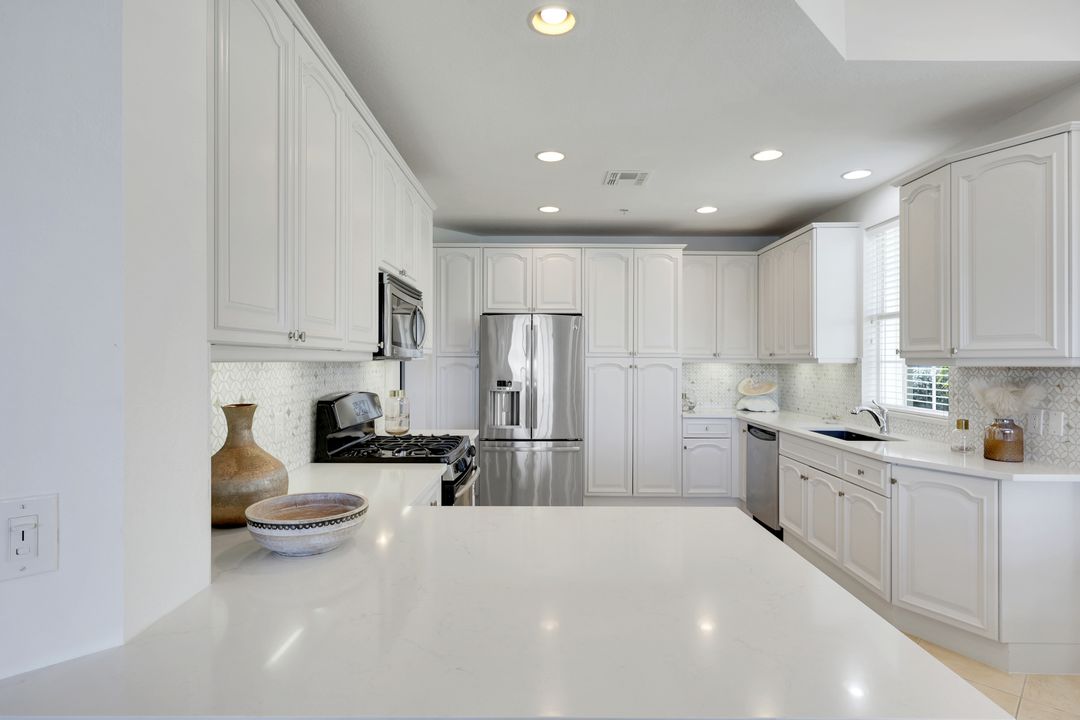 3695 Montreux Ln #101, Naples, FL 34114