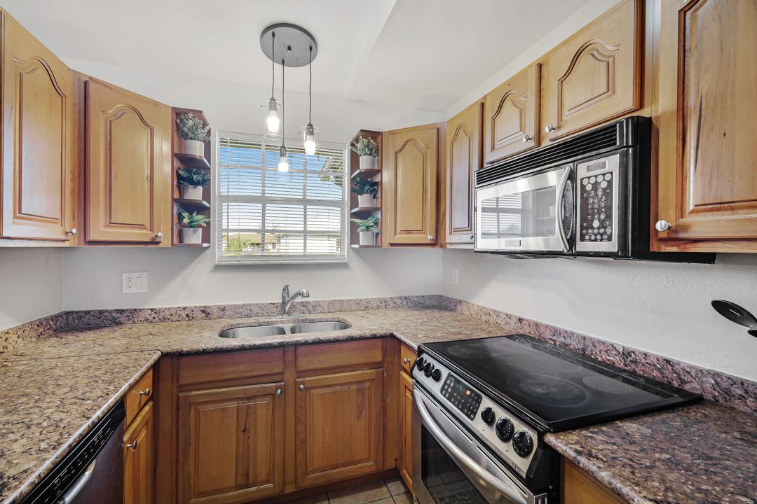 1319 SW 9th Ct, Cape Coral, FL 33991