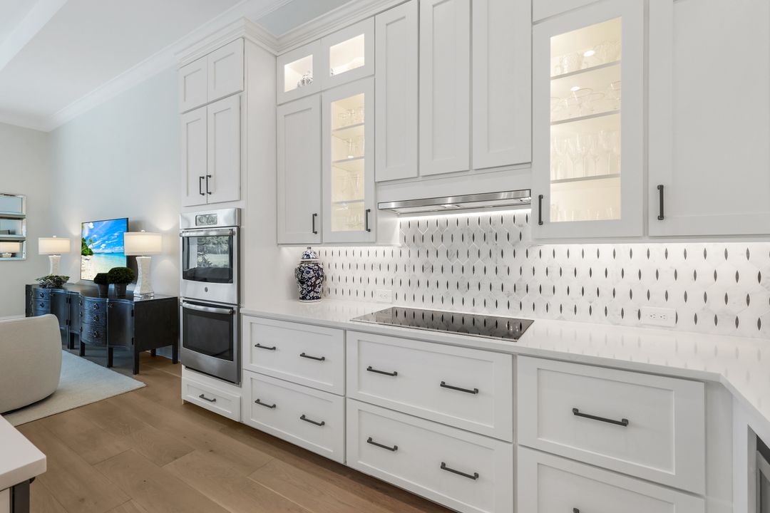 7395 Monteverde Way, Naples, FL 34119