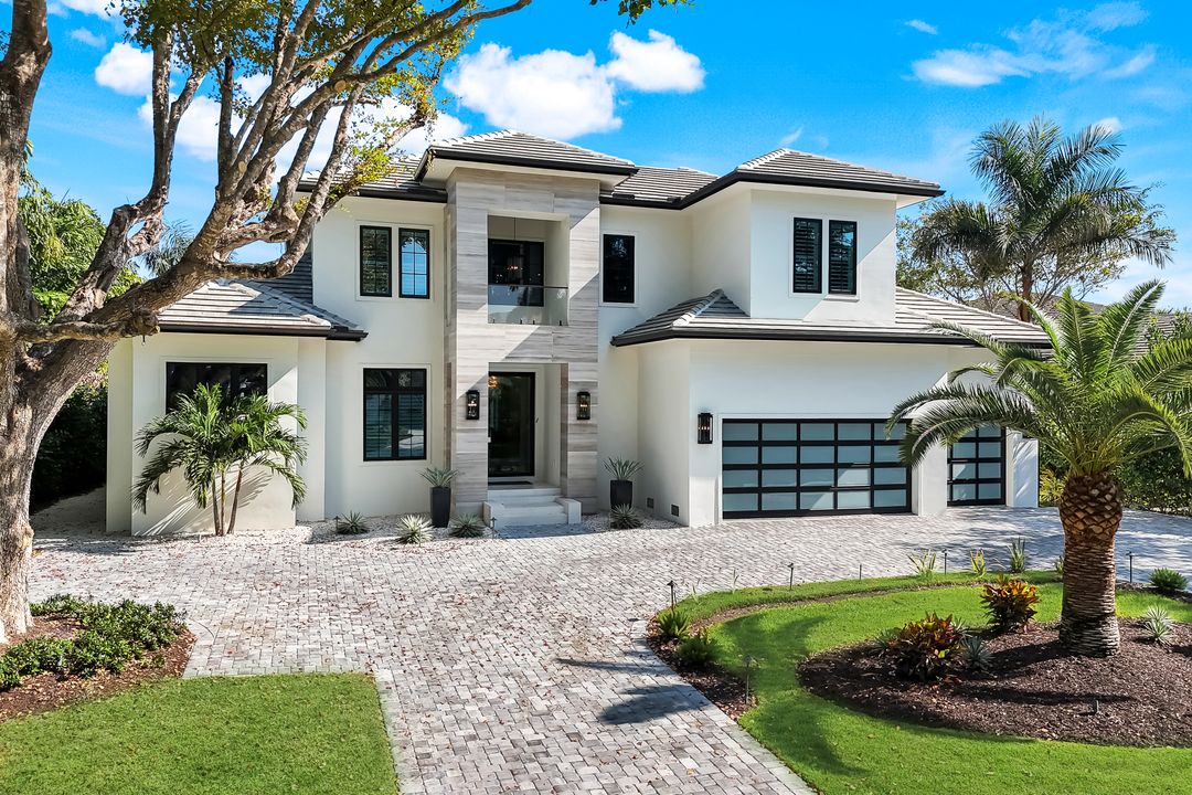 3190 Crayton Rd, Naples, FL 34103