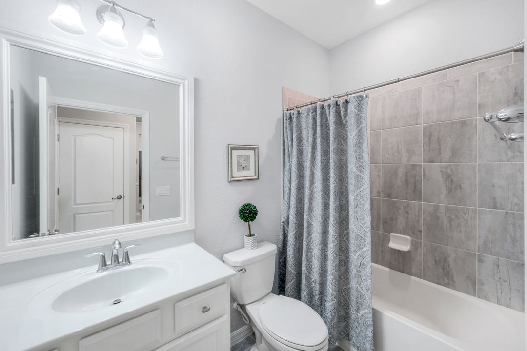 4244 Raffia Palm Cir, Naples, FL 34119
