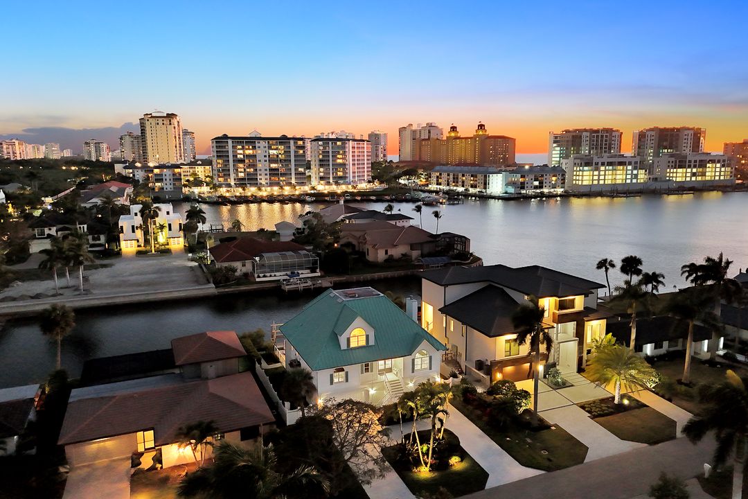 464 Oak Ave, Naples, FL 34108