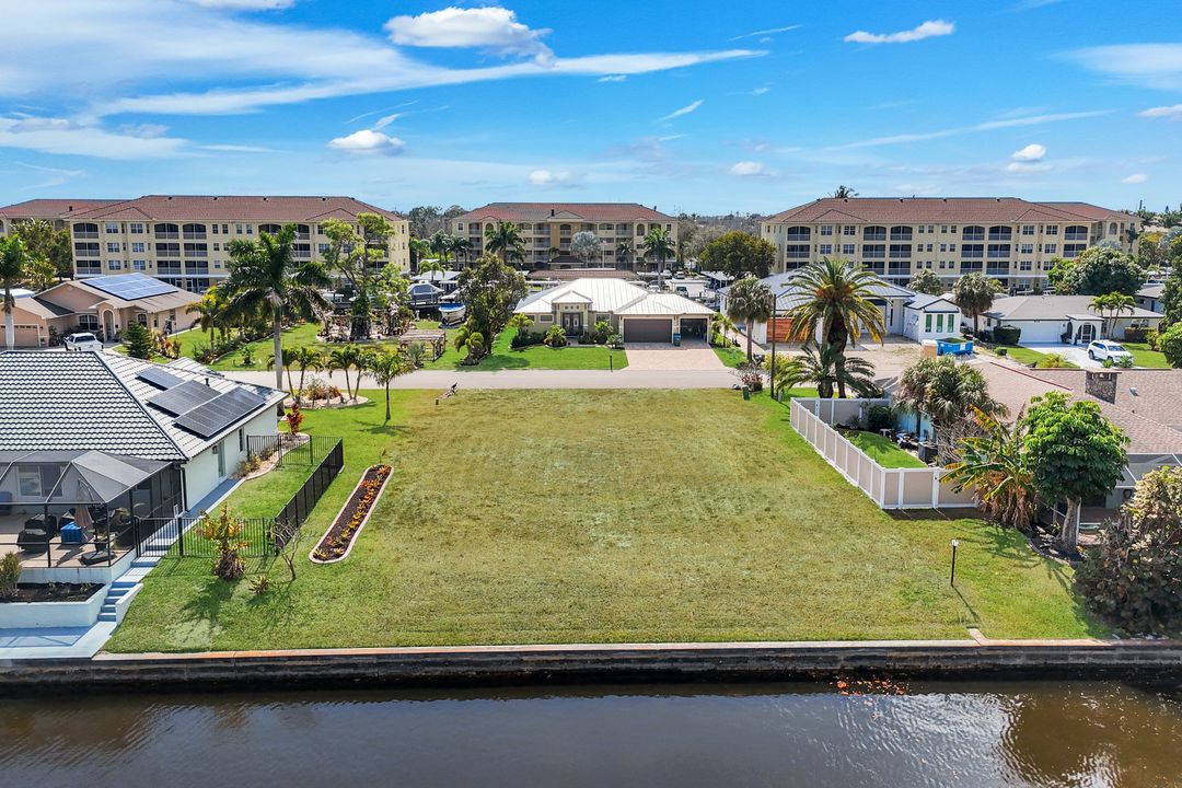 2005 Ottersrest Ln, Cape Coral, FL 33990